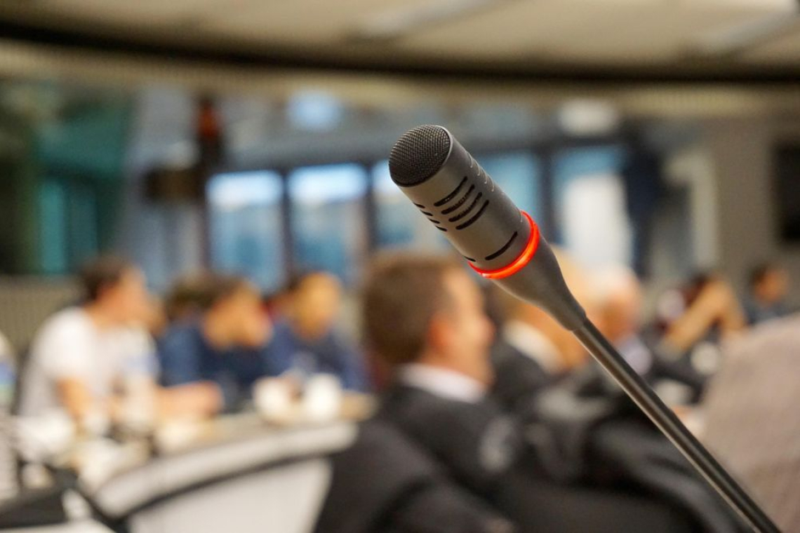 Regels zijn verplicht, beleid is vrijblijvend – tenzij je burger bent